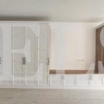 Шкаф в гостиную в стиле прованс цвета Дуб сакраменто / Белый софт (10 дверей) Фото 2