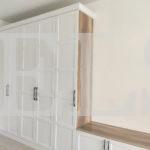 Шкаф в гостиную в стиле прованс цвета Дуб сакраменто / Белый софт (10 дверей) Фото 3