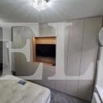 Шкаф в спальню в стиле минимализм цвета Гикори натуральный / Серый софт (8 дверей) Фото 5