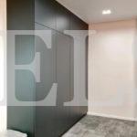 Корпусный шкаф в стиле минимализм цвета Серый монументальный / Серый монументальный (4 двери) Фото 2