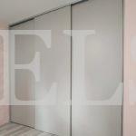 Шкаф в нишу в стиле минимализм цвета Арктика серый / Арктика серый (3 двери) Фото 6