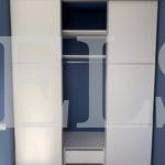 Шкаф в нишу в стиле минимализм цвета Белый / Белый (3 двери) Фото 2