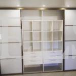 Шкаф в нишу в стиле модерн цвета Белый / Белый (4 двери) Фото 3