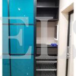 Шкаф в нишу в стиле хай-тек цвета Серый камень / Голубой (3 двери) Фото 2