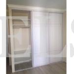 Шкаф в нишу в классическом стиле цвета Белый / Белый (3 двери) Фото 4
