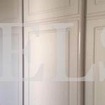 Шкаф в нишу в классическом стиле цвета Белый / Белый (3 двери) Фото 8