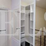Зеркальный шкаф в классическом стиле цвета Белый / Белый глянец, Серебро (3 двери) Фото 3