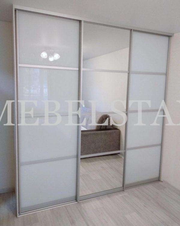 Зеркальный шкаф в стиле минимализм цвета Дуб атланта / Белый, Серебро (3 двери)
