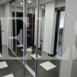 Зеркальный шкаф в стиле минимализм цвета Дуб эльза / Серебро (4 двери) Фото 1