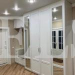 Шкаф с фасадами МДФ в пленке в стиле прованс цвета Белый / Белый, Серебро (7 дверей) Фото 1