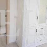 Шкаф с фасадами МДФ в пленке в классическом стиле цвета Белый / Белый, Серебро (4 двери) Фото 3