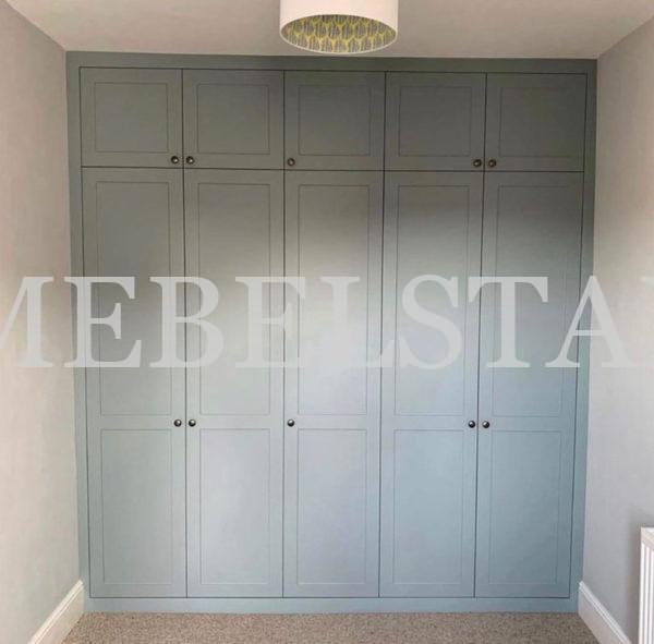 Шкаф с крашеными фасадами в стиле модерн цвета Белый / Пастельно-бирюзовый (5 дверей)