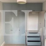 Шкаф с крашеными фасадами в стиле модерн цвета Белый / Пастельно-бирюзовый (5 дверей) Фото 5
