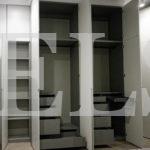 Шкаф с крашеными фасадами в стиле минимализм цвета Диамант серый / Бело-алюминиевый (6 дверей) Фото 3