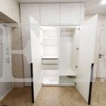 Распашной шкаф в стиле минимализм цвета Белый / Белый (3 двери) Фото 3