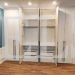 Распашной шкаф в стиле минимализм цвета Белый / Белый (8 дверей) Фото 4