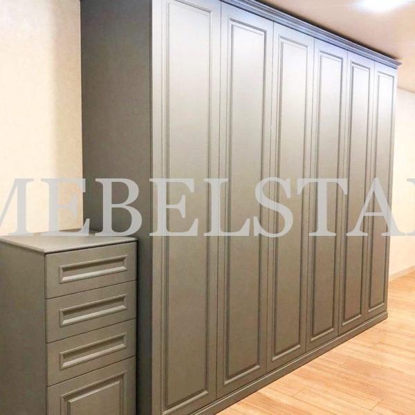 Распашной шкаф в классическом стиле цвета Серый / Графит софт (5 дверей)