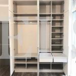 Шкаф с крашеными фасадами в стиле минимализм цвета Светло-серый / Сигнальный белый (4 двери) Фото 2