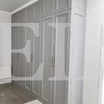 Шкаф с крашеными фасадами в стиле модерн цвета Титан / Галечный серый (6 дверей) Фото 1