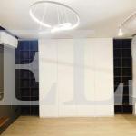 Шкаф с крашеными фасадами в стиле минимализм цвета Белый, Дуб баррик темный / Сигнальный белый (4 двери) Фото 3