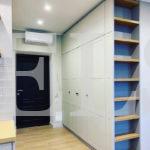 Шкаф с крашеными фасадами в стиле прованс цвета Серый / Светло-серый (4 двери) Фото 1