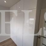 Распашной шкаф в стиле минимализм цвета Белый / Белый глянец (4 двери) Фото 1