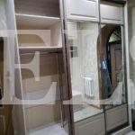 Шкаф с пескоструйным рисунком в стиле неоклассика цвета Туя светлая / Панакота софт, Серебро (3 двери) Фото 4