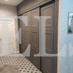 Шкаф с крашеными фасадами в стиле модерн цвета Диамант серый / Терракотовый (4 двери) Фото 2