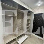 Шкаф в прихожую в стиле минимализм цвета Дуб галифакс белый / Светло-серый (3 двери) Фото 3