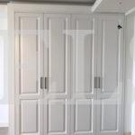 Шкаф в нишу в классическом стиле цвета Белый / Белый (4 двери) Фото 1