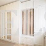 Шкаф с крашеными фасадами в классическом стиле цвета Белый / Сигнальный белый (8 дверей) Фото 1