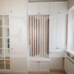 Шкаф с крашеными фасадами в классическом стиле цвета Белый / Сигнальный белый (8 дверей) Фото 2
