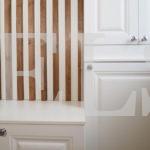 Шкаф с крашеными фасадами в классическом стиле цвета Белый / Сигнальный белый (8 дверей) Фото 9