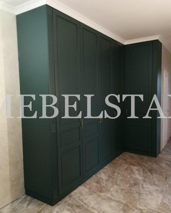Шкаф с крашеными фасадами в стиле модерн цвета Серый / Зеленый мох (5 дверей)