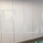Шкаф с крашеными фасадами в стиле минимализм цвета Светло-серый / Светло-серый (6 дверей) Фото 4