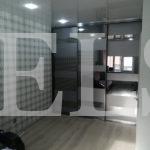 Шкаф с пескоструйным рисунком в стиле модерн цвета Дезира темная / Графит (3 двери) Фото 3