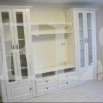 Стеклянный шкаф в стиле неоклассика цвета Белый / Массив бианко (4 двери) Фото 1