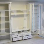 Стеклянный шкаф в стиле неоклассика цвета Белый / Массив бианко (4 двери) Фото 3