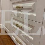 Шкаф в гостиную в классическом стиле цвета Белый / Белый (6 дверей) Фото 2
