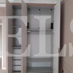 Шкаф с фасадами МДФ в пленке в стиле минимализм цвета Серый / Роза матовая (3 двери) Фото 6