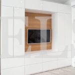Шкаф в гостиную в стиле неоклассика цвета Белый / Белый глянец (4 двери) Фото 1