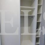 Шкаф в прихожую в стиле неоклассика цвета Белый / Белый (3 двери) Фото 4