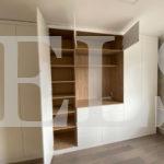 Шкаф в гостиную в стиле минимализм цвета Дуб баррик светлый / Белый (7 дверей) Фото 4
