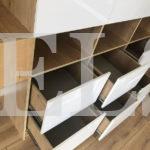 Распашной шкаф в стиле минимализм цвета Дуб галифакс натуральный / Белый глянец (8 дверей) Фото 4