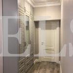 Шкаф в прихожую в стиле неоклассика цвета Серый / Цементно-серый (3 двери) Фото 1