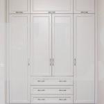 Шкаф в нишу в стиле прованс цвета Белый / Белый (4 двери) Фото 1