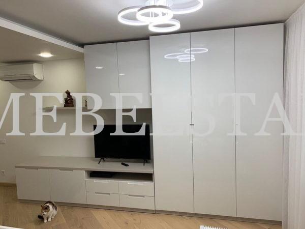 Шкаф в гостиную в стиле минимализм цвета Кашемир серый / Белый глянец (7 дверей)