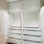 Распашной шкаф в стиле минимализм цвета Белый / Белый (4 двери) Фото 3