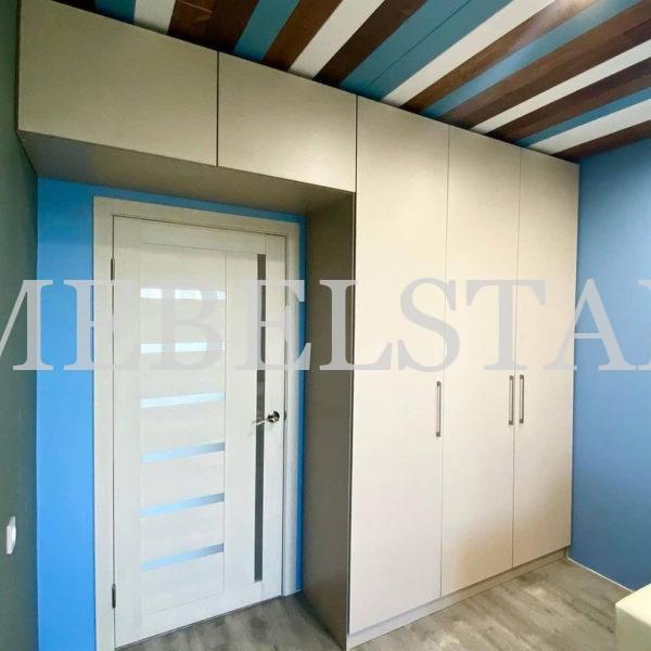 Распашной шкаф в стиле минимализм цвета Перламутр / Перламутр (5 дверей)