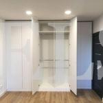 Распашной шкаф в стиле минимализм цвета Белый / Белый (6 дверей) Фото 2